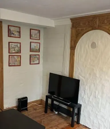 Cozy In Popular Street *