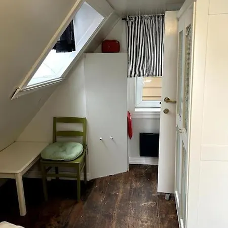 Cozy In Popular Street Appartement