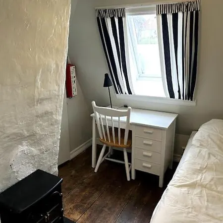 Cozy In Popular Street Apartment *